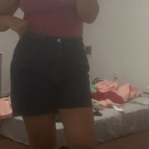 Selling these cute Jean shorts!!